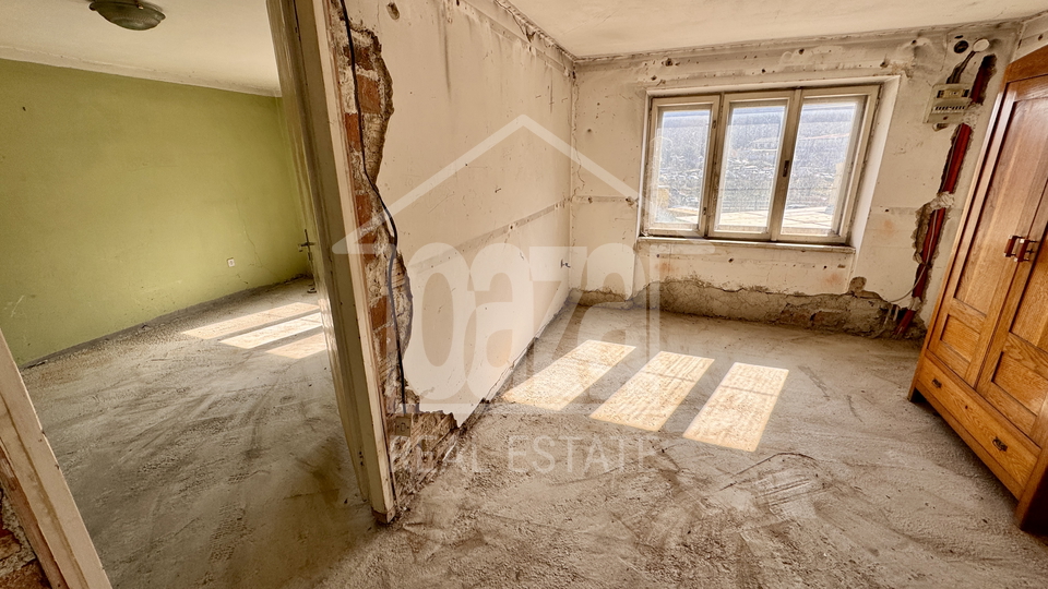 Orehovica&comma; djelomi&ccaron;no obnovljena starina sa dvori&scaron;nim objektom&comma; 147&period;000 EUR