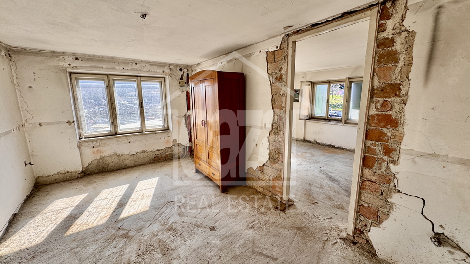 Orehovica&comma; djelomi&ccaron;no obnovljena starina sa dvori&scaron;nim objektom&comma; 147&period;000 EUR