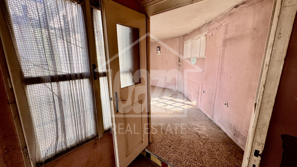 Orehovica&comma; djelomi&ccaron;no obnovljena starina sa dvori&scaron;nim objektom&comma; 147&period;000 EUR
