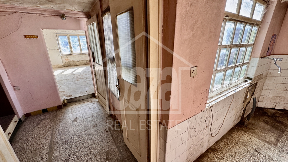 Orehovica&comma; djelomi&ccaron;no obnovljena starina sa dvori&scaron;nim objektom&comma; 147&period;000 EUR