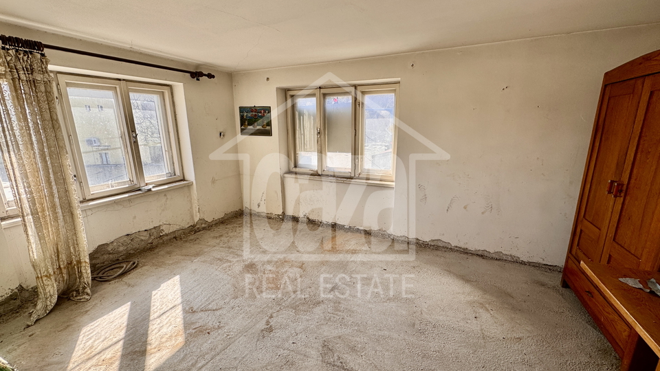 Orehovica&comma; djelomi&ccaron;no obnovljena starina sa dvori&scaron;nim objektom&comma; 147&period;000 EUR