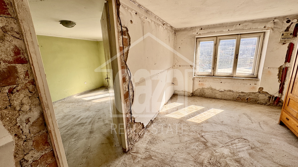 Orehovica&comma; djelomi&ccaron;no obnovljena starina sa dvori&scaron;nim objektom&comma; 147&period;000 EUR