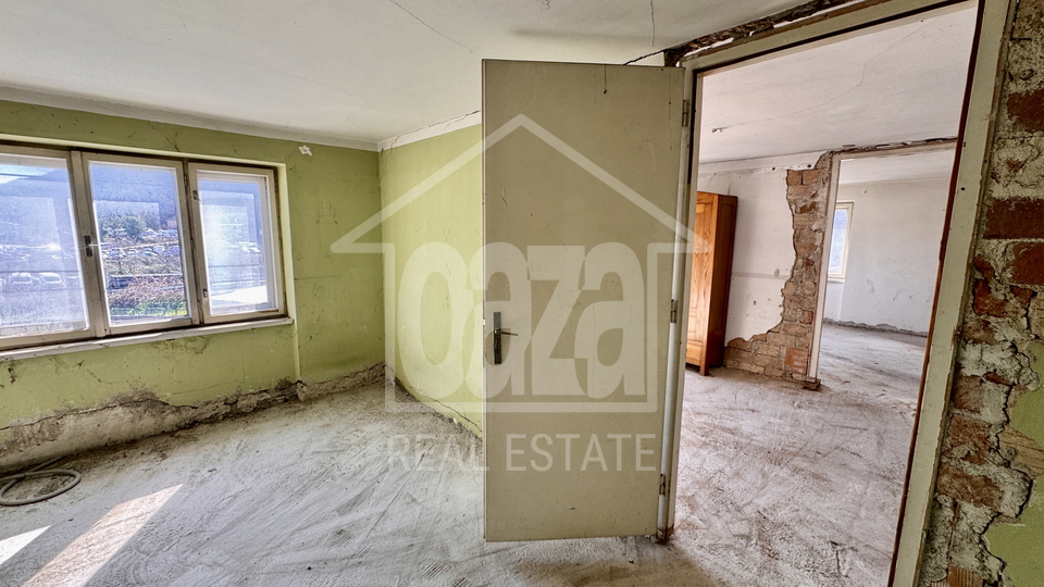 Orehovica&comma; djelomi&ccaron;no obnovljena starina sa dvori&scaron;nim objektom&comma; 147&period;000 EUR