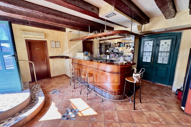 Orehovica, djelomično obnovljena starina sa dvorišnim objektom, 147.000 EUR