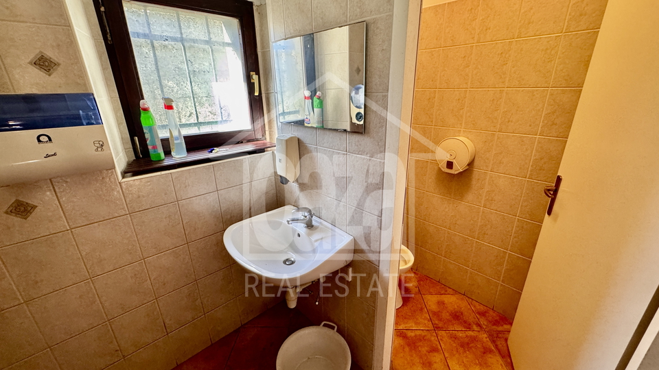 Orehovica&comma; djelomi&ccaron;no obnovljena starina sa dvori&scaron;nim objektom&comma; 147&period;000 EUR