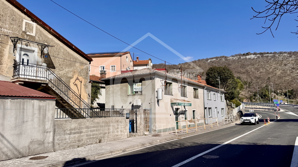 Orehovica&comma; djelomi&ccaron;no obnovljena starina sa dvori&scaron;nim objektom&comma; 147&period;000 EUR