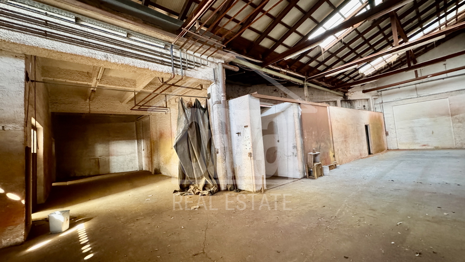 Rijeka - industrijska zona&comma; 300m2 skladi&scaron;te