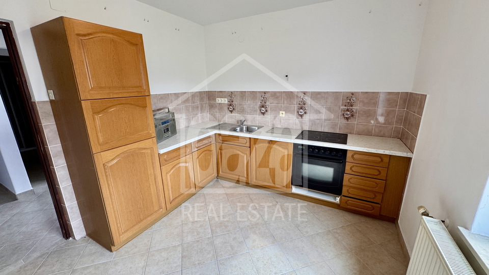 &Cacute;ikovi&cacute;i &ndash; 2S&plus;DB eta&zcaron;a ku&cacute;e &plus; 110 m&sup2; tavana&comma; parking&comma; mirna lokacija