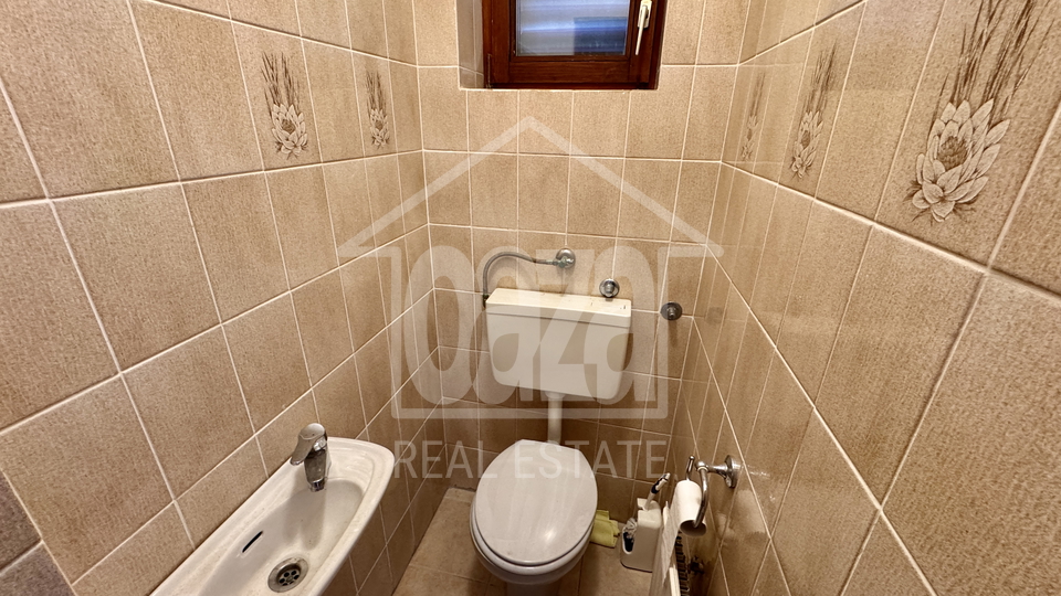 &Cacute;ikovi&cacute;i &ndash; 2S&plus;DB eta&zcaron;a ku&cacute;e &plus; 110 m&sup2; tavana&comma; parking&comma; mirna lokacija