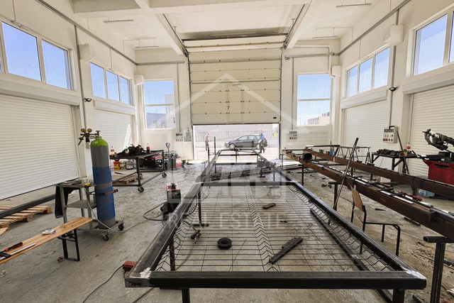 Škurinje, nova hala 130 m2, visine 6m  + ured