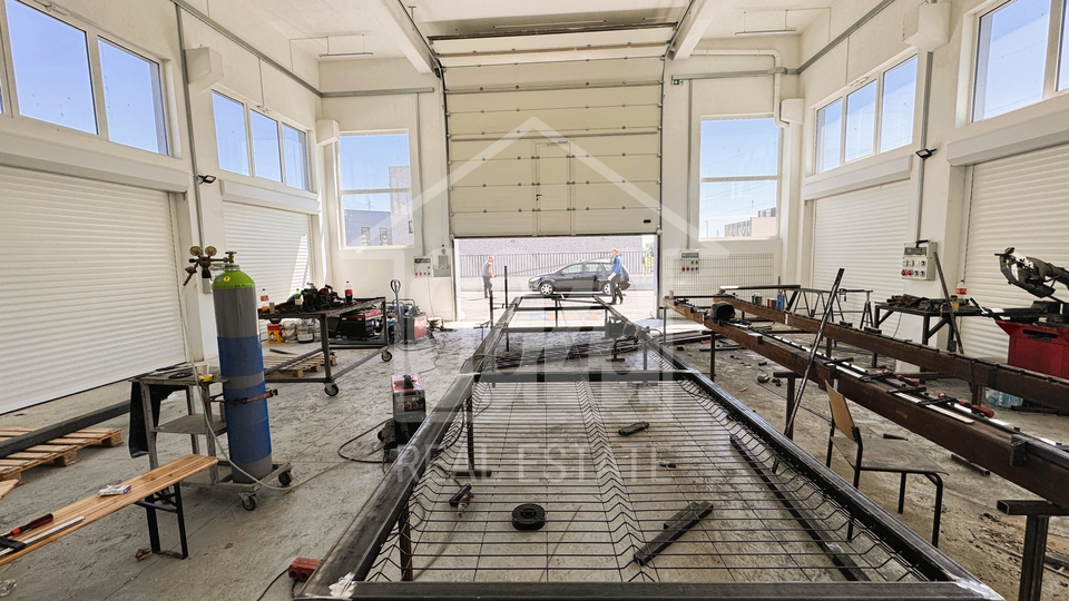 &Scaron;kurinje&comma; nova hala 130 m2&comma; visine 6m  &plus; ured