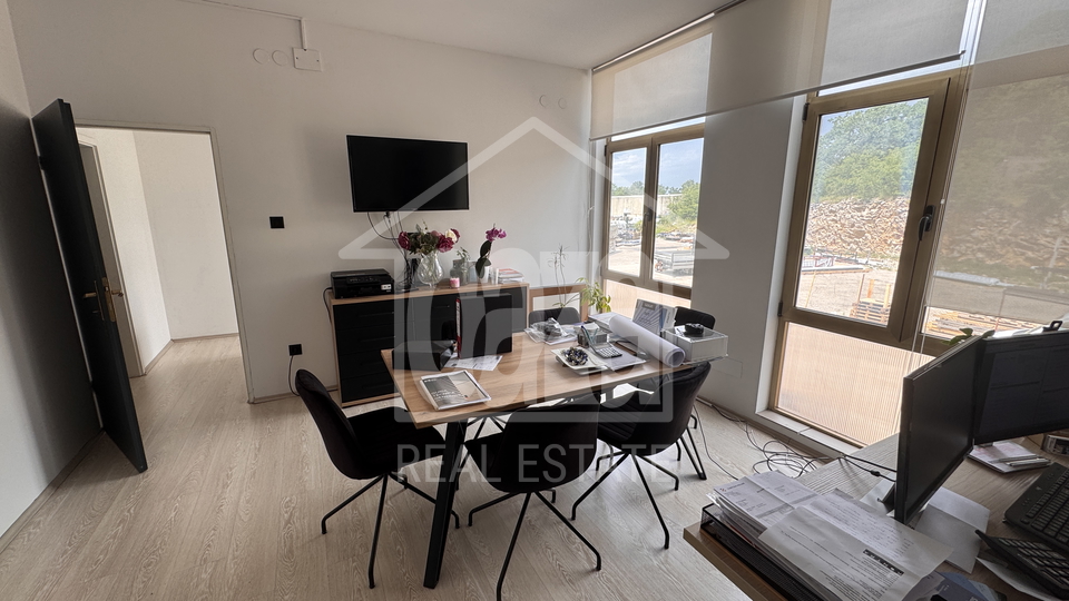 Hala &plus; uredi&comma; 600m2