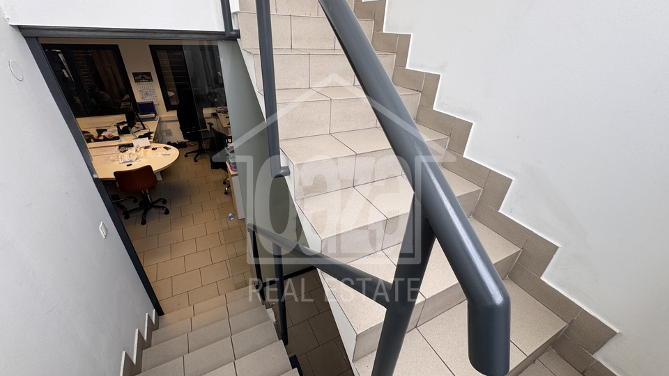 Hala &plus; uredi&comma; 600m2