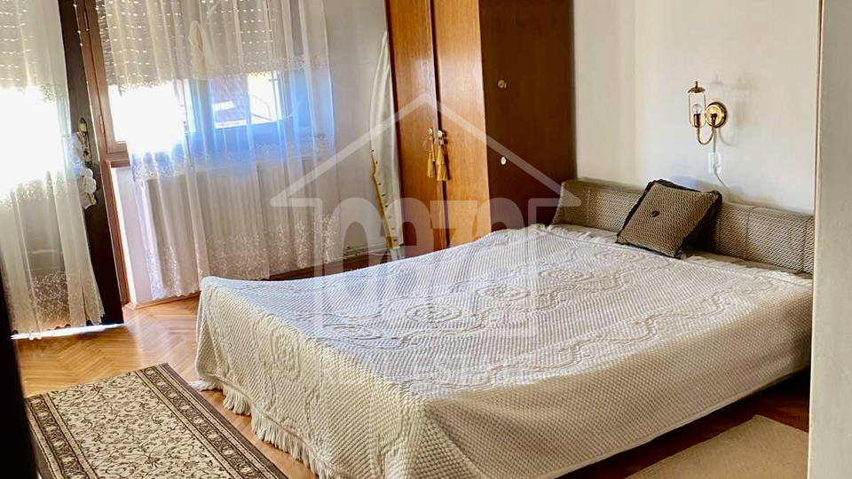 Kantrida&comma; najam 2s&plus;db&comma; namje&scaron;ten