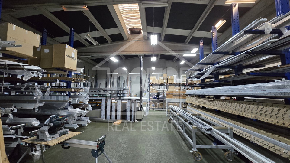 Hala &plus; uredi&comma; 600m2