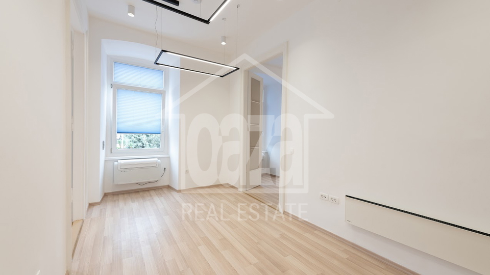 Rijeka&comma; centar&comma; prekrasan poslovni prostor&comma; 4 ureda