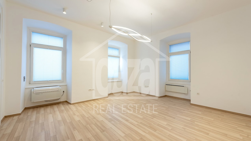 Rijeka&comma; centar&comma; prekrasan poslovni prostor&comma; 4 ureda