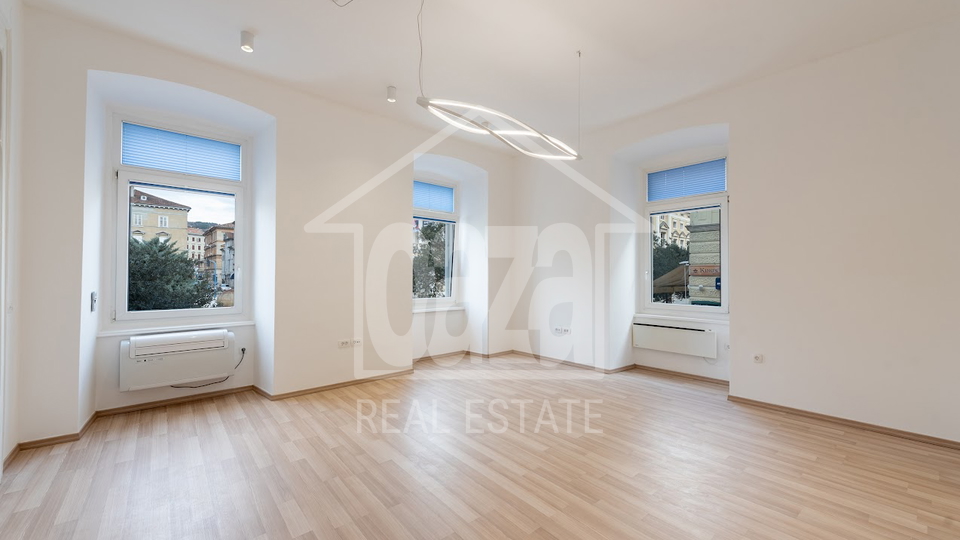 Rijeka&comma; centar&comma; prekrasan poslovni prostor&comma; 4 ureda