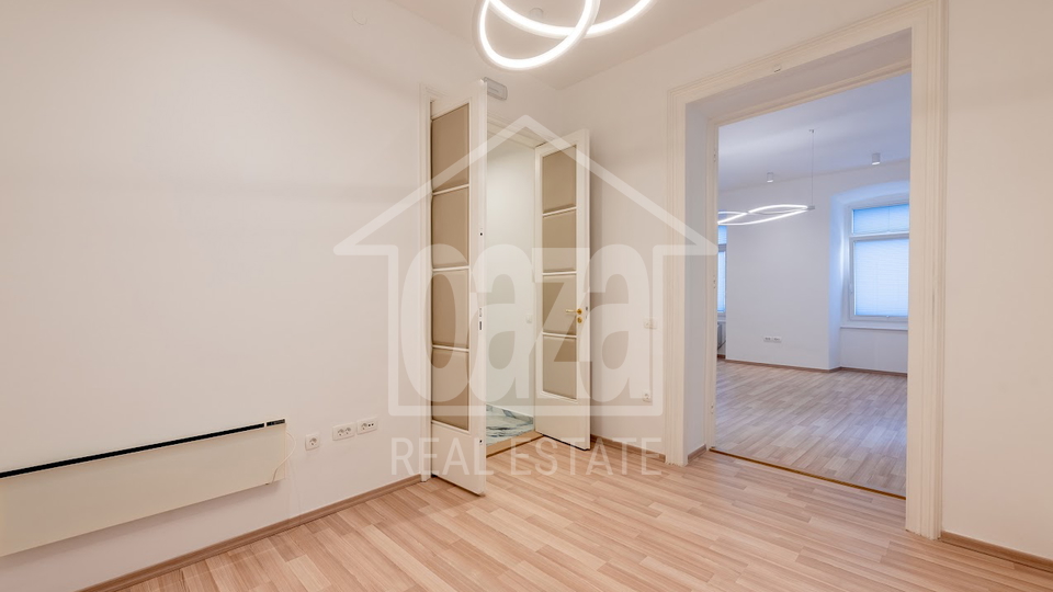 Rijeka&comma; centar&comma; prekrasan poslovni prostor&comma; 4 ureda