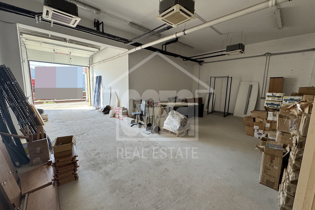 Commercial Property, 355 m2, For Rent, Rijeka - Centar