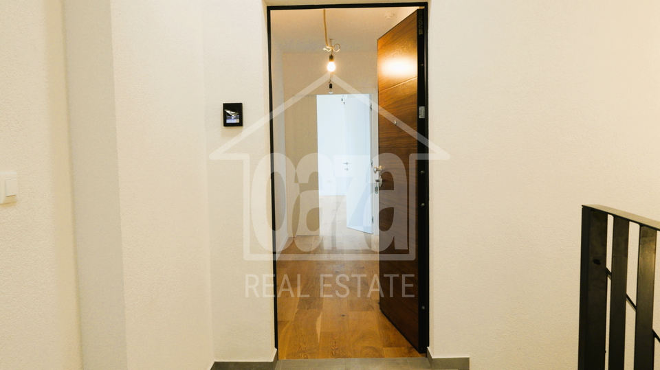 Luxury new building - smart building in Pe&cacute;ine&comma; first row to the sea - under construction