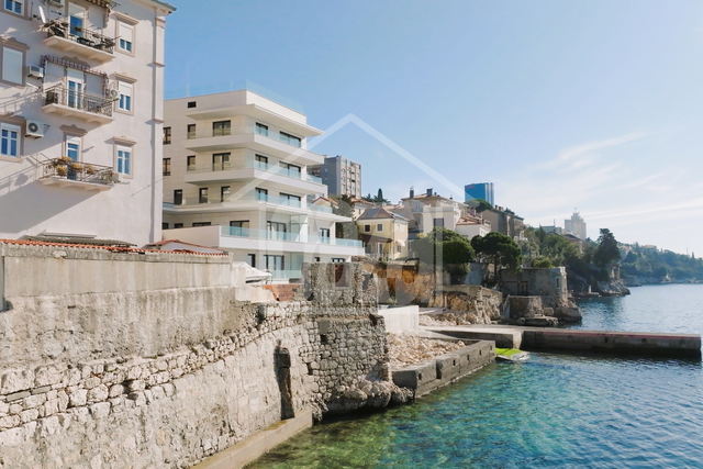 ODMAH USELJIVO - Pećine, 1 red do mora, luksuzna novogradnja