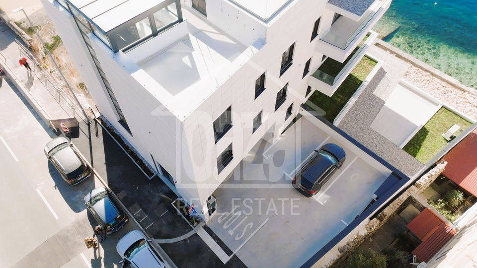 Beautiful luxury new building - smart apartments in Pe&cacute;ine&comma; first row to the sea - under construction