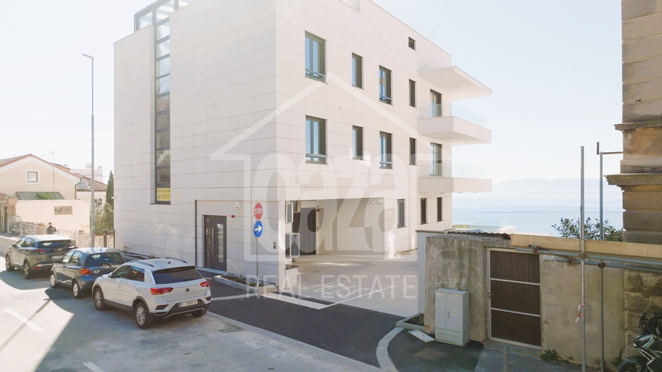 Luxury new building - smart building in Pe&cacute;ine&comma; first row to the sea - under construction