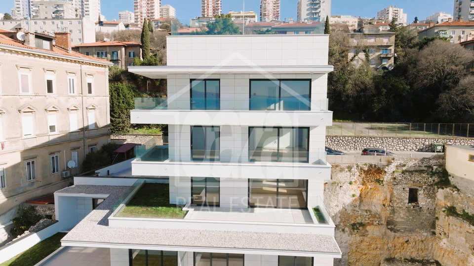 Luxury new building - smart building in Pe&cacute;ine&comma; first row to the sea - under construction