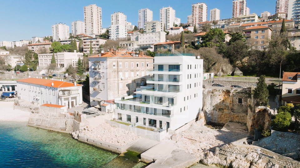 Luxury new building - smart building in Pe&cacute;ine&comma; first row to the sea - under construction