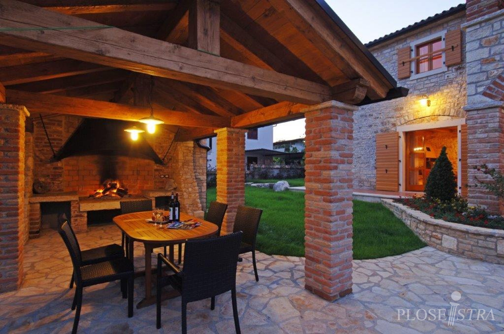 TRADICIONALNA, ISTARSKA KAMENA KUĆA SA BAZENOM!