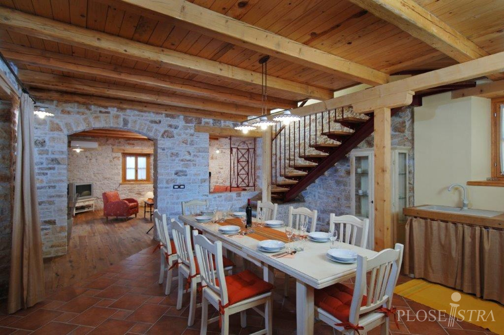 TRADICIONALNA, ISTARSKA KAMENA KUĆA SA BAZENOM!