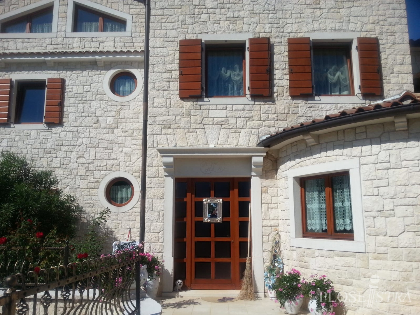 LUKSUZNA KAMENA KUĆA SA OTVORENIM POGLEDOM NA MORE!