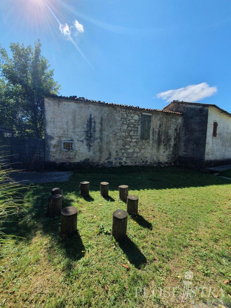 SELF-DETACHED STONE HOUSE FOR RENOVATION!