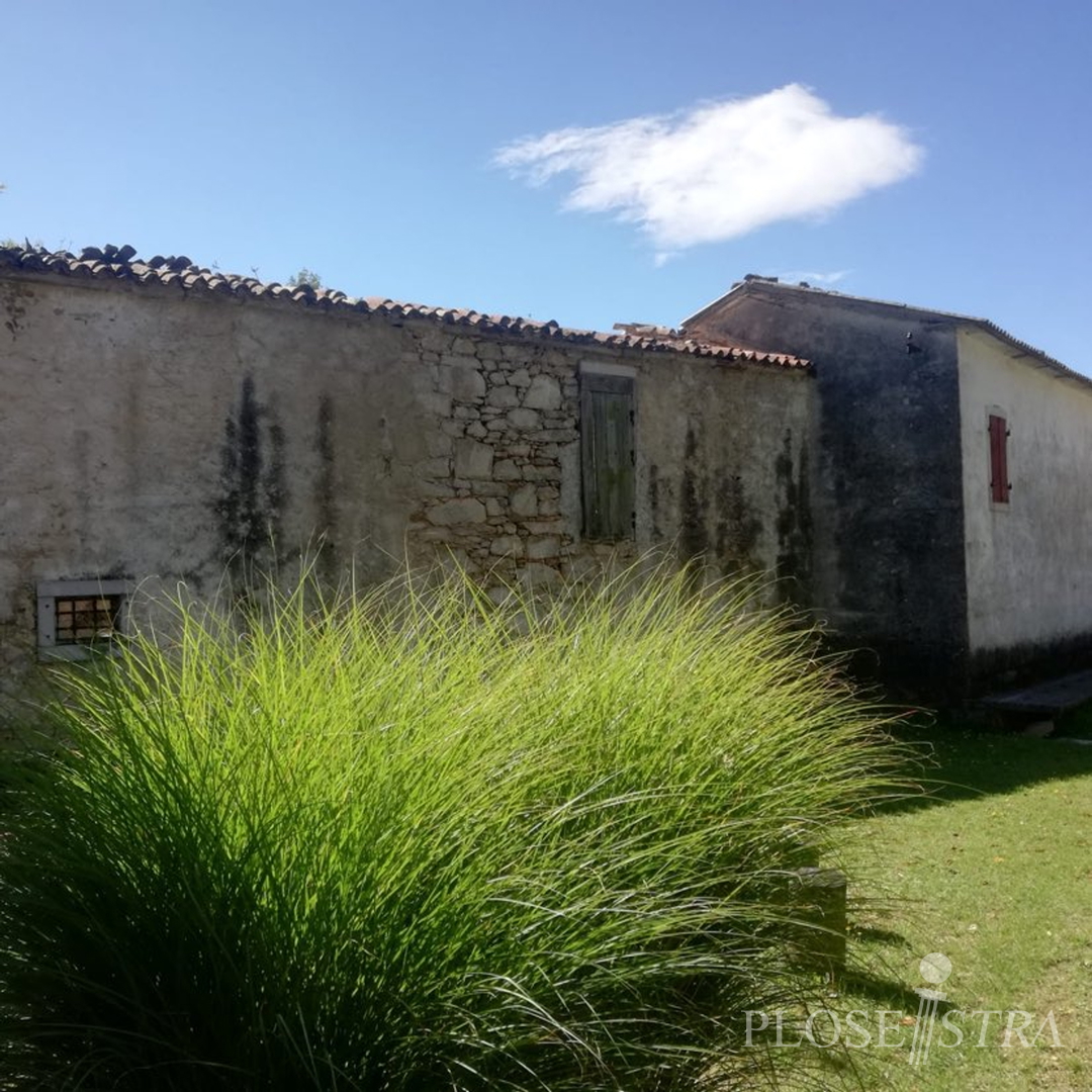 SELF-DETACHED STONE HOUSE FOR RENOVATION!