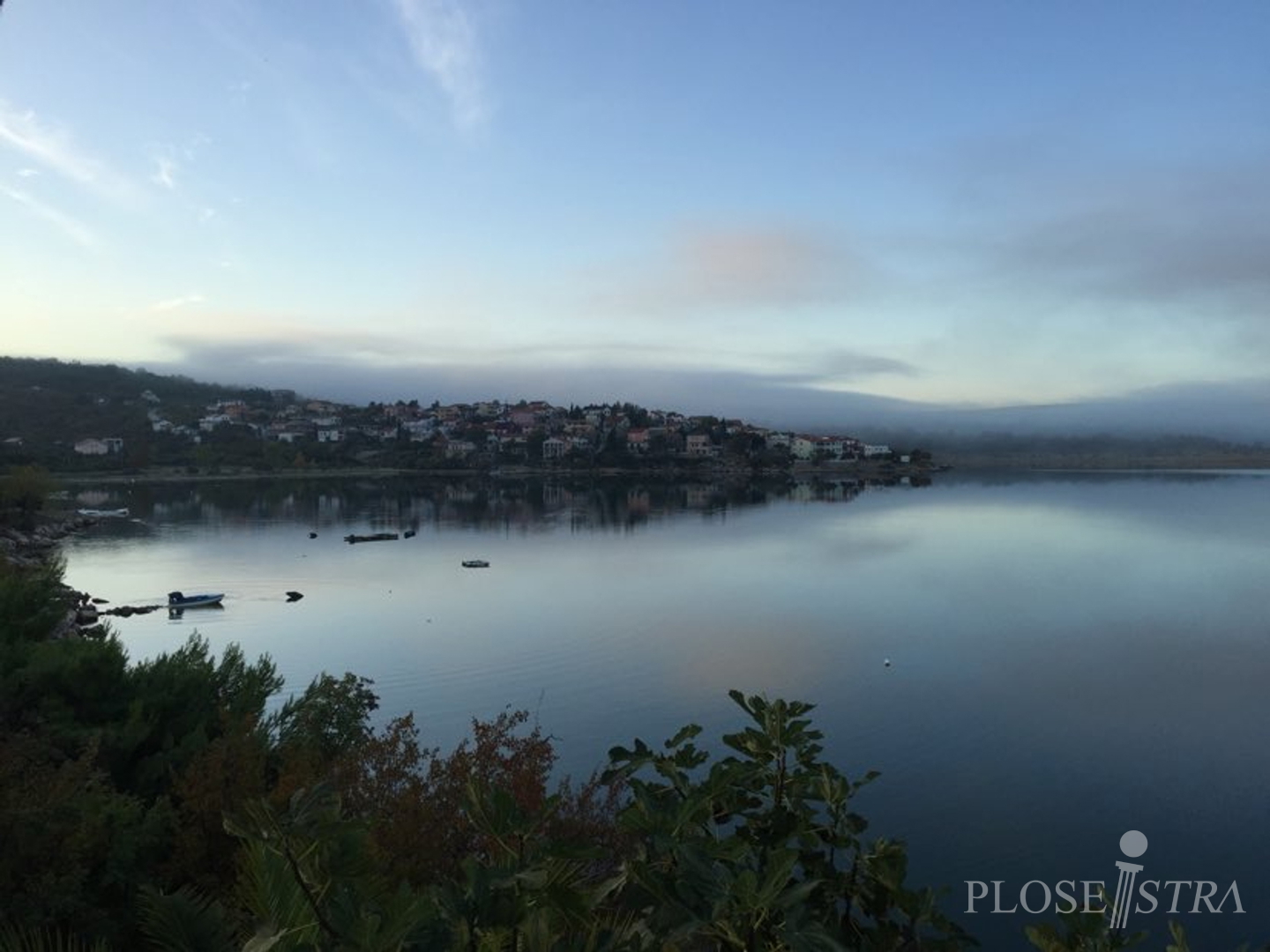 GRAĐEVINSKO ZEMLJIŠTE UZ MORE S PREDIVNIM POGLEDOM NA NOVIGRADSKI ZALJEV