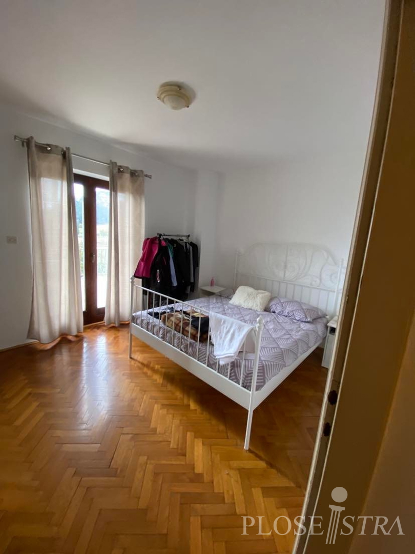 STAMBENO-GOSPODARSKA GRAĐEVINA NA ODLIČNOJ LOKACIJI!