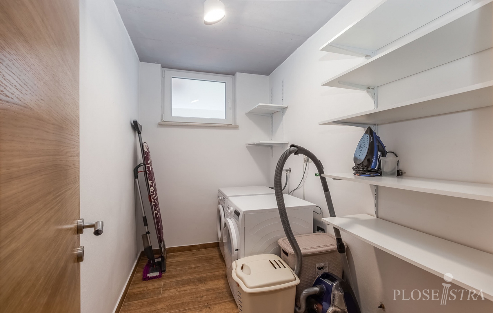 MODERNA I KVALITETNA VILA NA DOBROJ LOKACIJI!