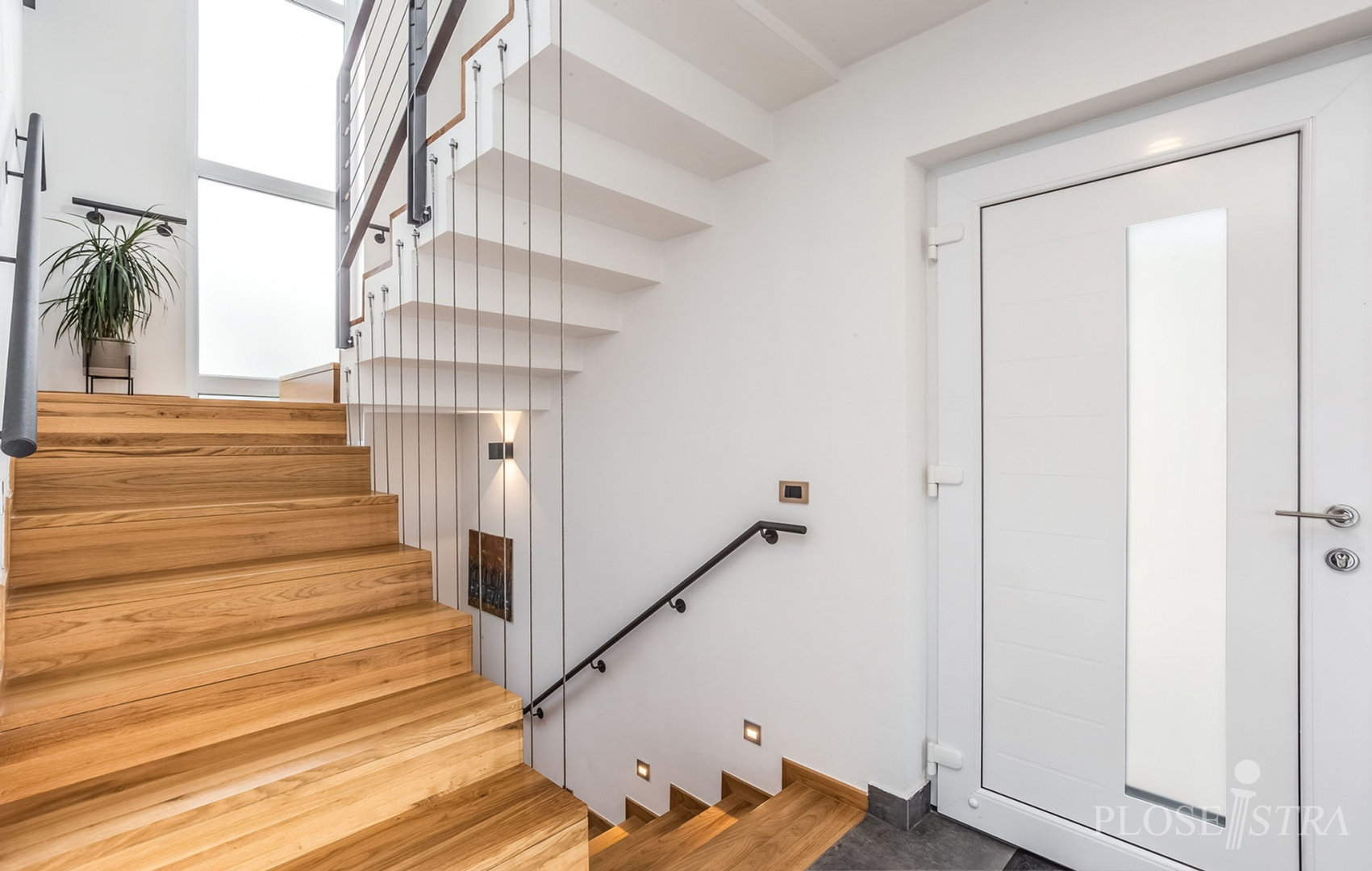 MODERNA I KVALITETNA VILA NA DOBROJ LOKACIJI!