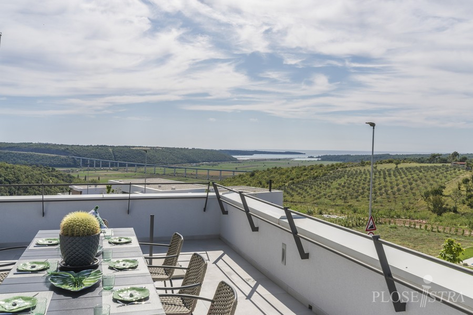HOCHWERTIGE MODERNE VILLA MIT TOLLER AUSSICHT!