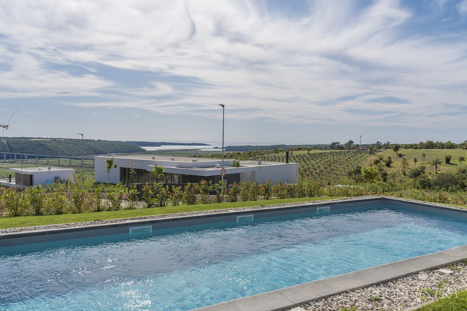 HOCHWERTIGE MODERNE VILLA MIT TOLLER AUSSICHT!