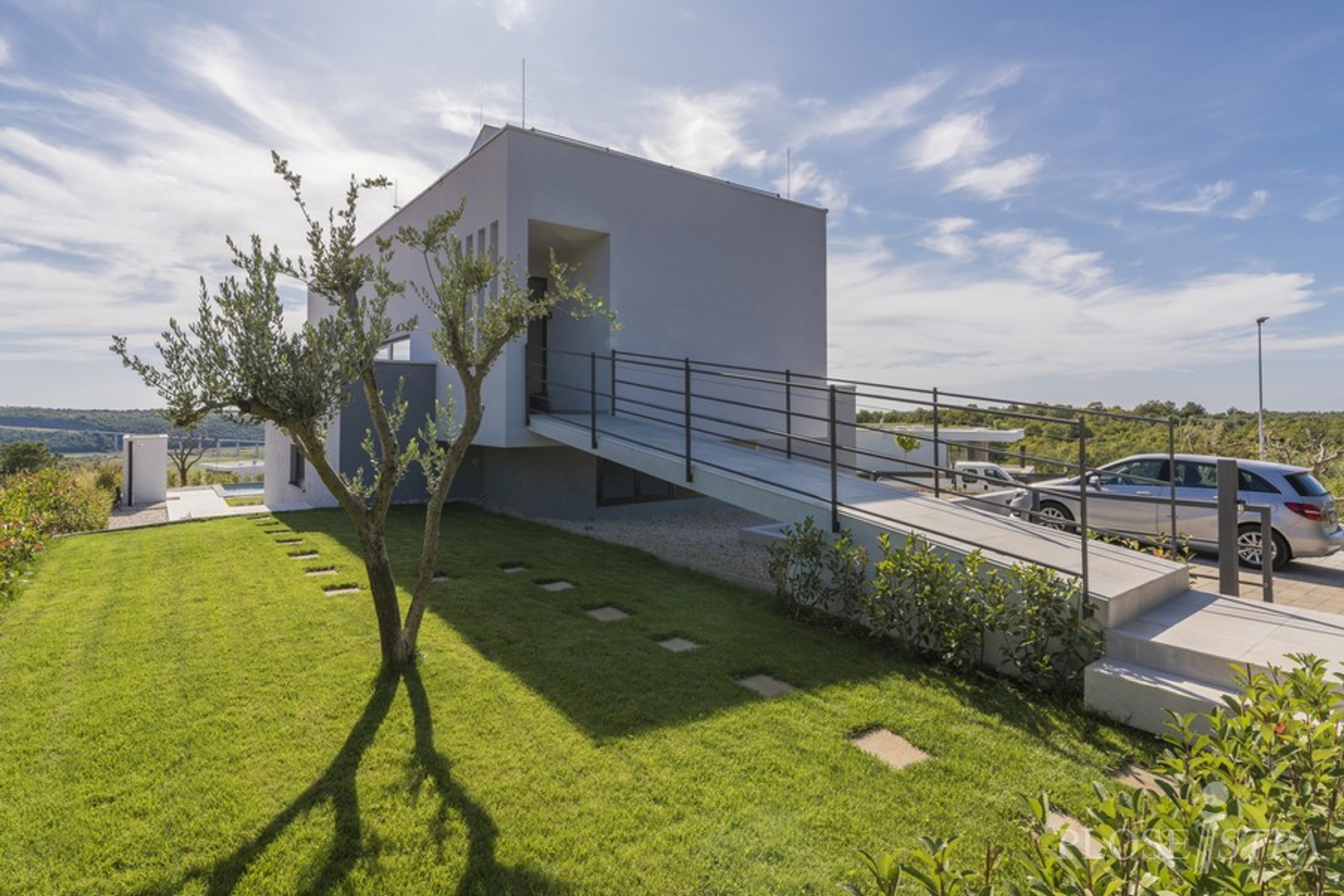 HOCHWERTIGE MODERNE VILLA MIT TOLLER AUSSICHT!