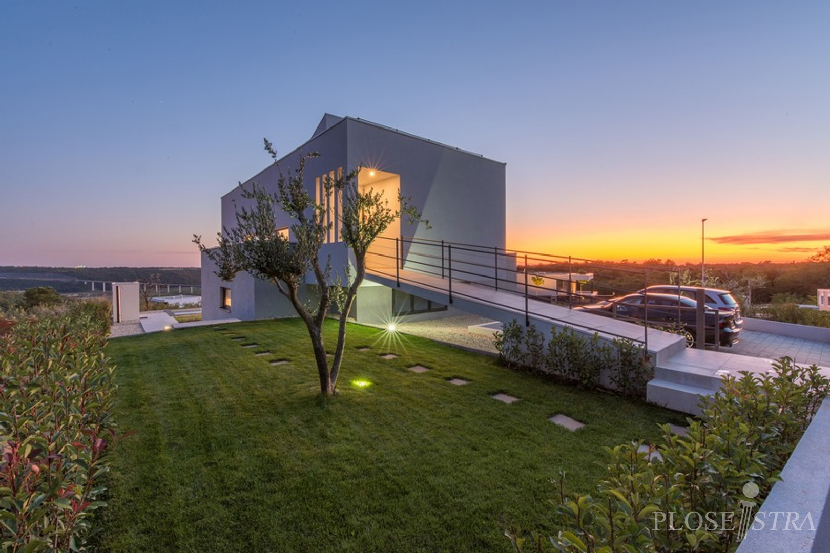 HOCHWERTIGE MODERNE VILLA MIT TOLLER AUSSICHT!