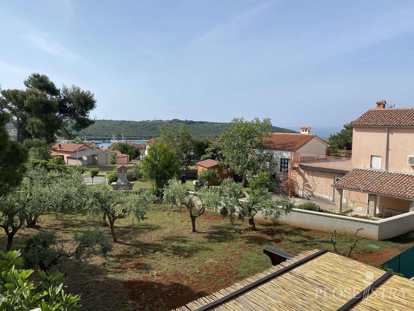 PROSTRANA VILA BLIZU MORA!