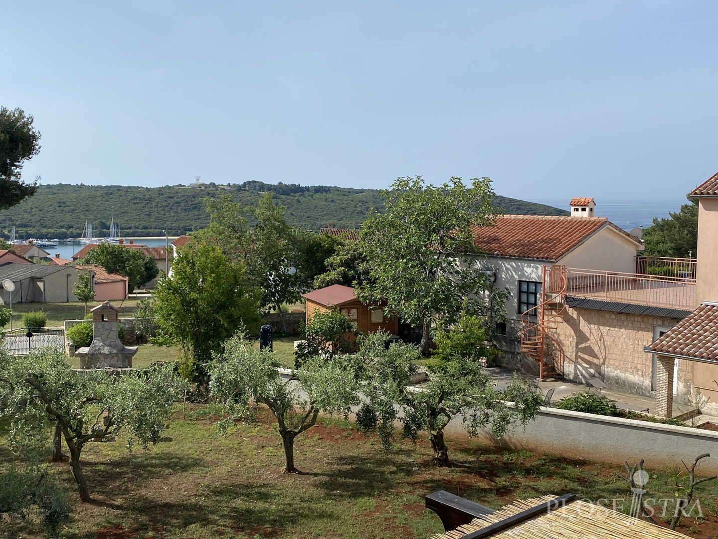 PROSTRANA VILA BLIZU MORA!