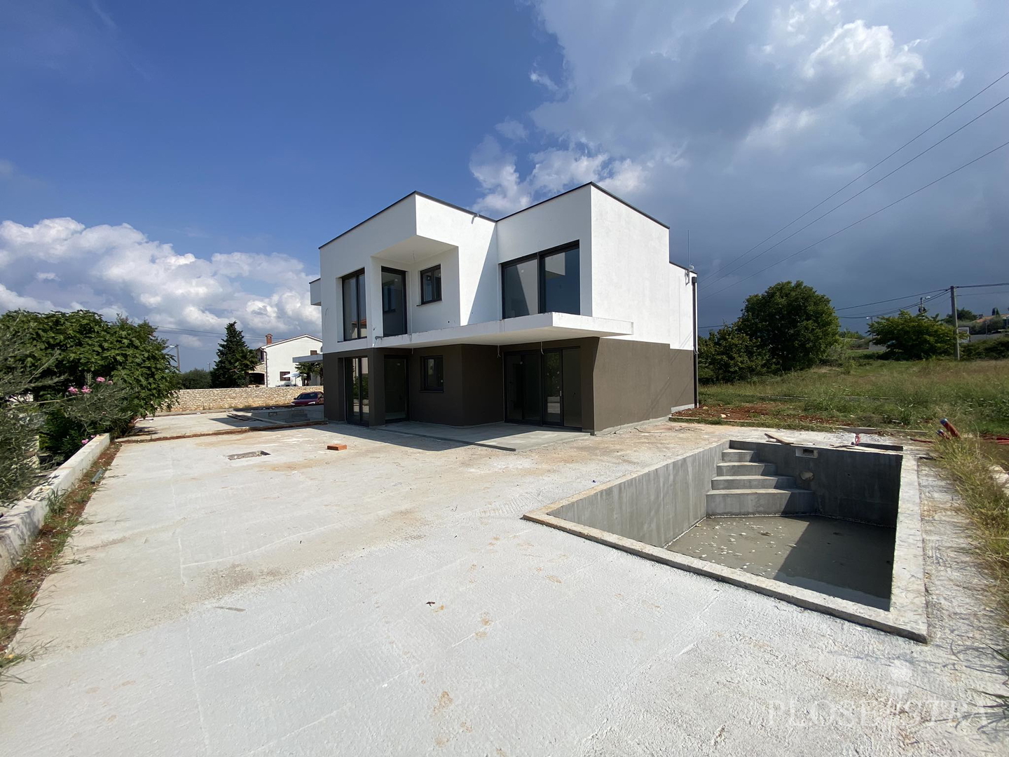 POREČ, TROSOBNI STAN, OKUĆNICA + BAZEN, PRODAJA!