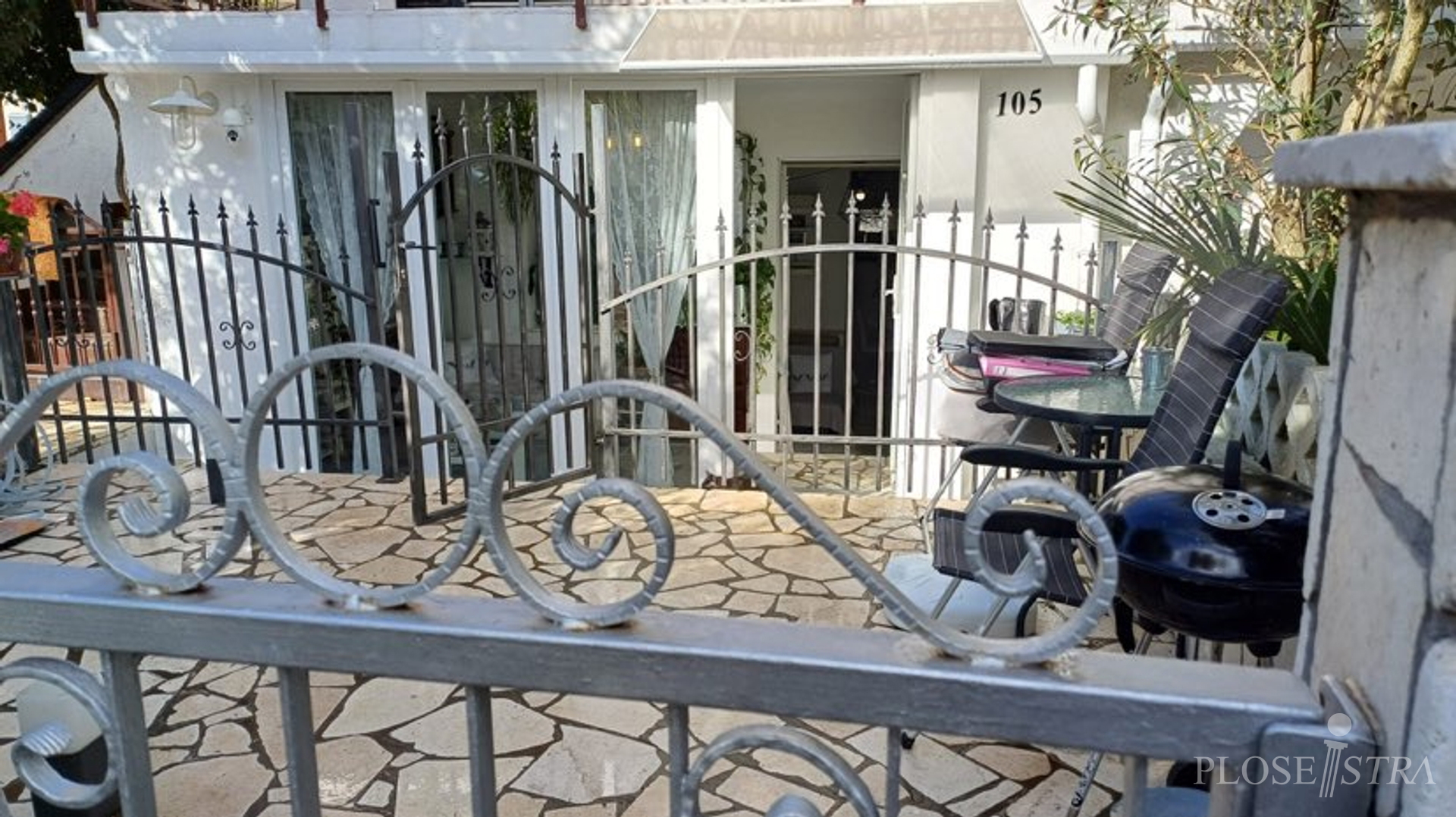 POREČ; STAN PRIZEMLJE; BLIZINA MORA I CENTRA!