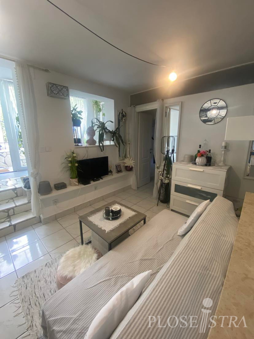 POREČ; STAN PRIZEMLJE; BLIZINA MORA I CENTRA!