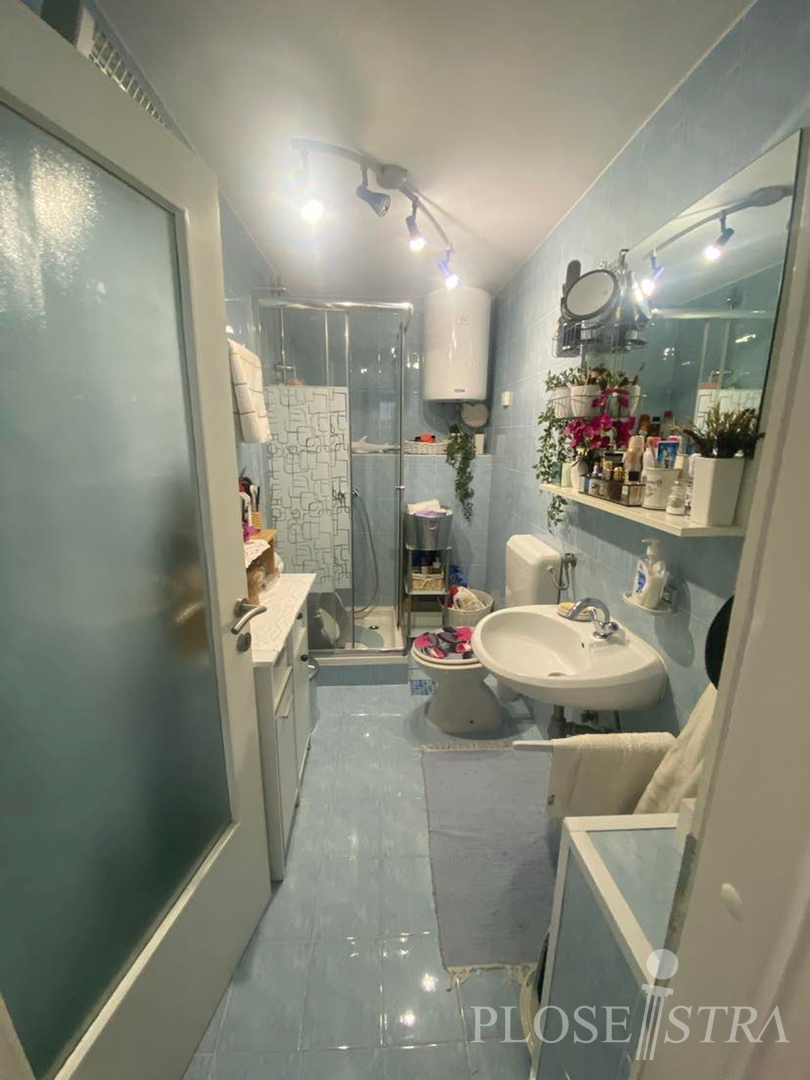 POREČ; STAN PRIZEMLJE; BLIZINA MORA I CENTRA!