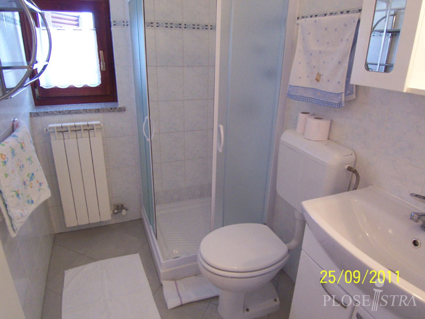 ATRAKTIVNA KUĆA SA 9 APARTMANA U POREČU NA VRHUNSKOJ LOKACIJI!!